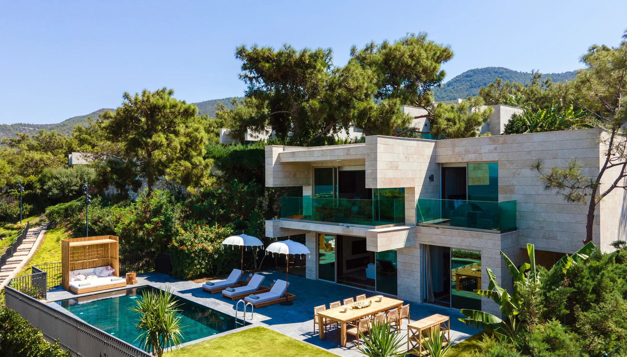 Zeus Villa